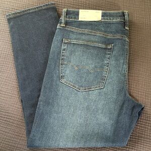 American Eagle Women’s Athletic Fit 34/30 NWT B-148